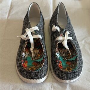 SHEIN Kids Sneakers with Black and White Knit